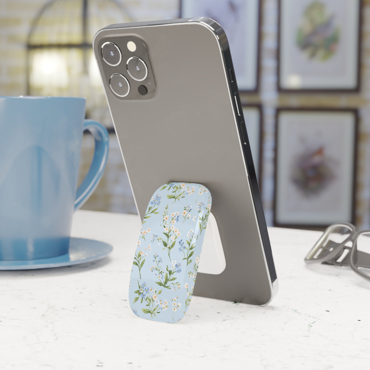 Blue floral phone grip with white daisies on light blue